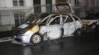 Deux Voitures Prennent Feu Boulevard Clocheville à Boulogne