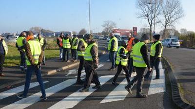 Gilets Jaunes Après Des Blocages Partiels Sous Surveillance