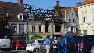 Le Salon De Coiffure Françoise Et Deux Logements Partent En