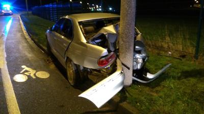 Une Voiture Percute Un Poteau A La Sortie D Auchan Nord Littoral